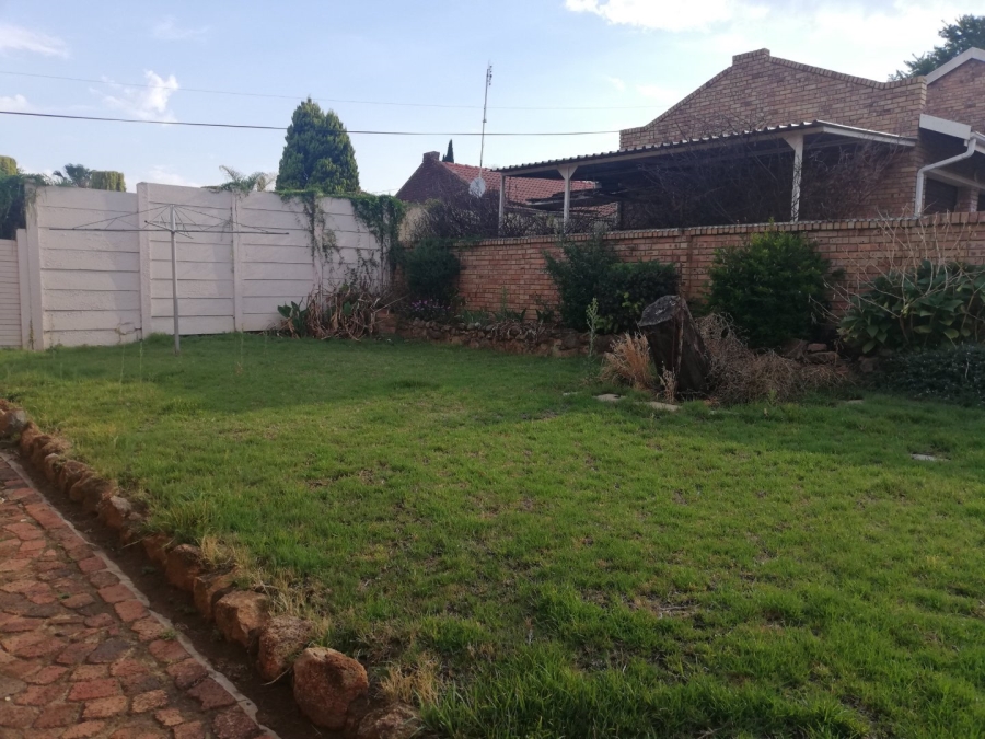 To Let 2 Bedroom Property for Rent in Oudorp North West